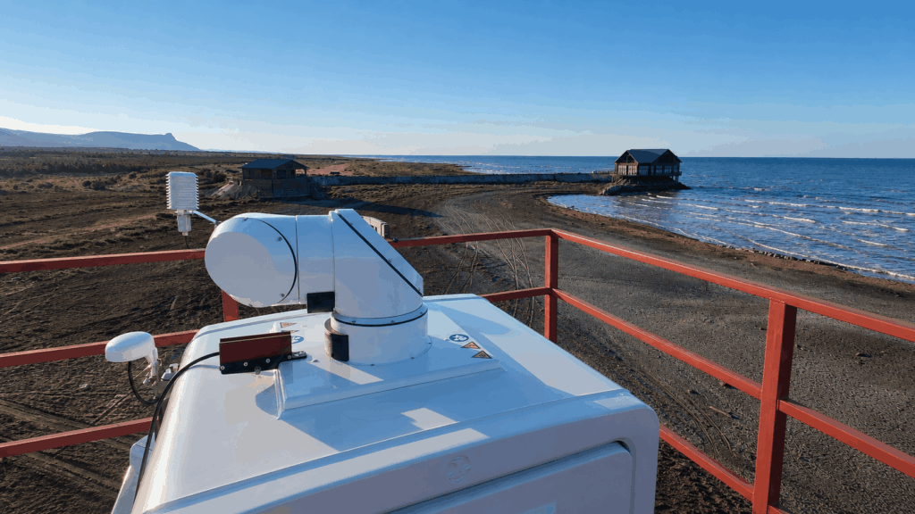 Σύστημα Scanning LIDAR εγκατεστημένο σε παράκτια θέση για την αποτύπωση υπεράκτιου αιολικού πεδίου.